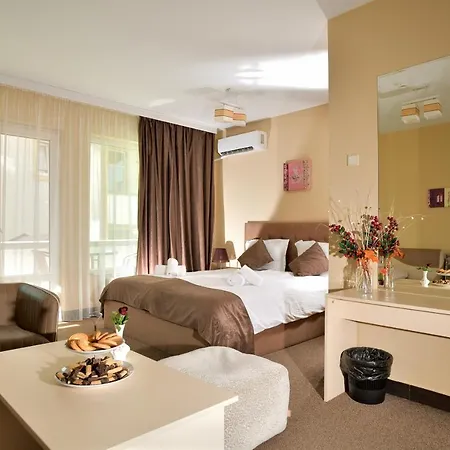 Hotel Hill Town Family 3*